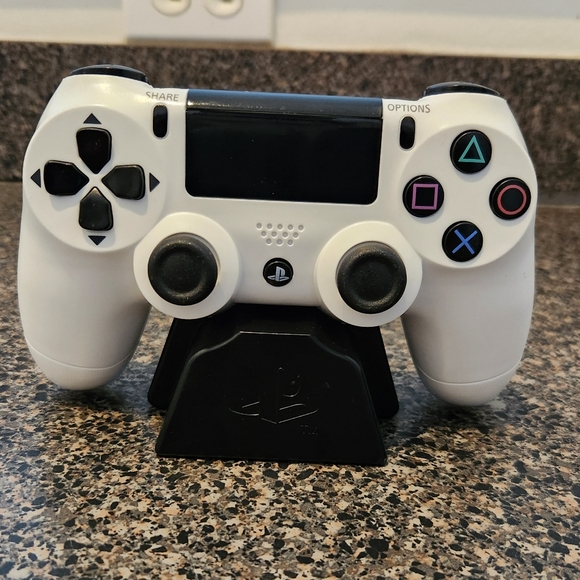 Playstation 4 controller alarm clock - Picture 3 of 4